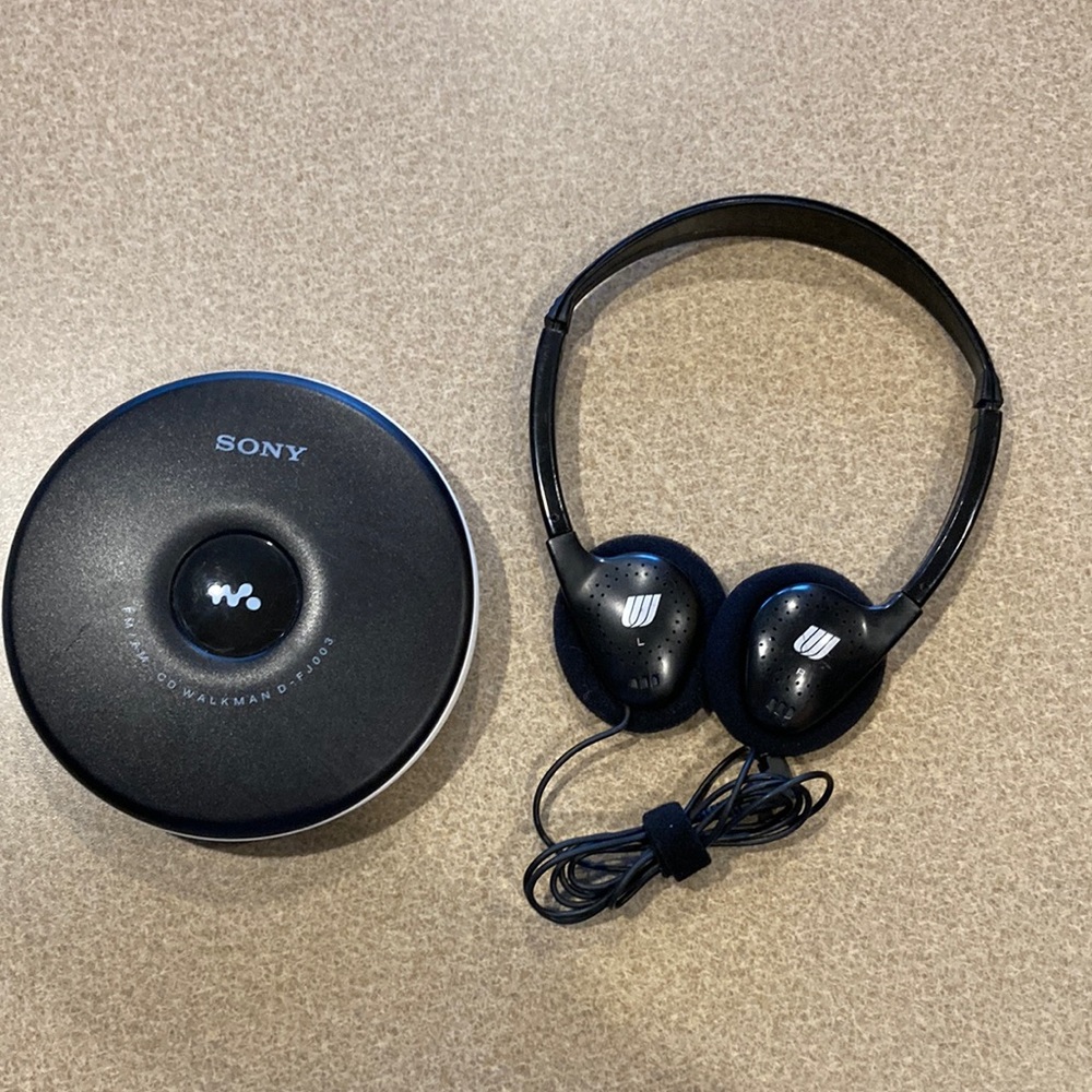 Vintage AM/FM CD Walkman & Headphones